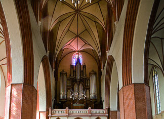 Księża z kwidzyńskiej katedry wsparli szpital katedra, kwidzyn ekg