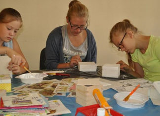 11 08 2016 warsztaty decoupage min