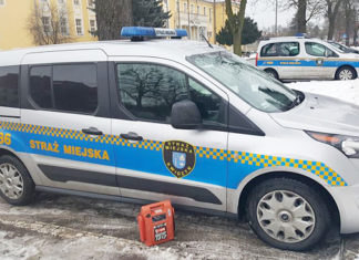 Straż Miejska pomoże uruchomić auto! pojazd straży miejskiej w Kwidzynie z urządzeniem s łużącym do awaryjnego uruchamiania pojazdów