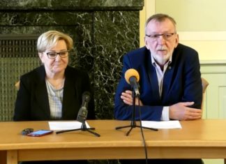 Konferencja prasowa z udziałem Skarbnika Miasta Elżbiety Mankiewicz i Burmistrza Kwidzyna Andrzeja Krzysztofiaka 20 11 2018 konferencja