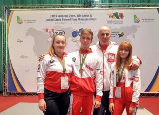 Nikola, Julka, Karol i trener