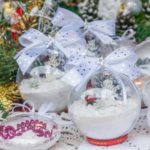 Świąteczny ozdoby na stoisku