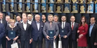 Zdjęcie grupowe przedstawicieli klubów