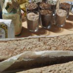 Chleb i składniki do jego przygotowania