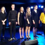 Grupa osób na Ogólnopolskim Konkursie Recytatorskim