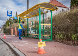 Ryzyko ograniczamy do minimum PWK dezynfekcja, przystanki autobusowe
