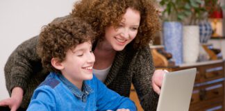 dziecko laptop komputer szkoła