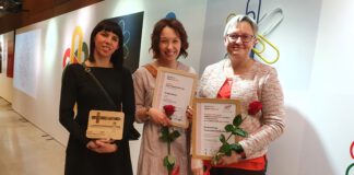 Justyna Liguz (pierwsza z prawej) - Kwidzyńskie towarzystwo Kulturalne i Dagna Zachorowska ( w środku) - Fundacja AKUKU. Bliski kadr.