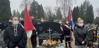 uroczystość przy grobie majora Władysława Wolniewicza