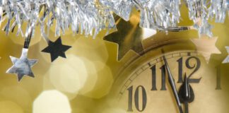 obrazek okolicznościowy przedstawiający zegar odliczający czas przed wybiciem północy