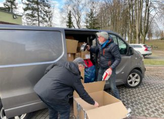 ładowanie darów dla ukraińskiego miasta Bar