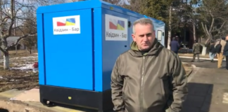 Mera Baru p. Wolodymyr Sawoliuk przy agregacie prądotwórczym podarowanym przez Kwidzyn