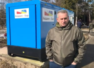 Mera Baru p. Wolodymyr Sawoliuk przy agregacie prądotwórczym podarowanym przez Kwidzyn