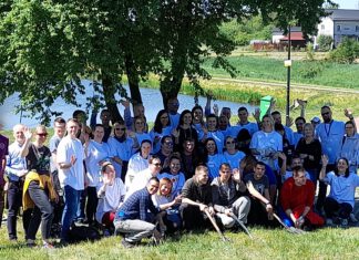 Lacroix sadzi drzewa nad Balatonem