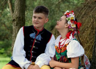 Jubileusz ZPiT „Powiśle” ZPiT Powiśle - siedząca para młodych tancerzy