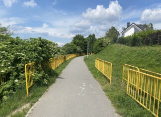 Nieczynna ścieżka na wąskotorówce