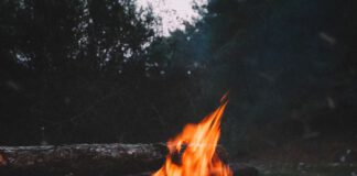 Nos Kupały płonące ognisko