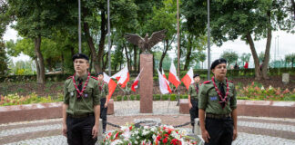 Harcerze przy Grobie Nieznanego Żołnierza