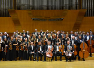 cała orkiestra symfoniczna