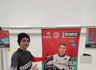 O włos od wicemistrza świata Colin Ważny przy plakacie ze swoim wizerunkiem