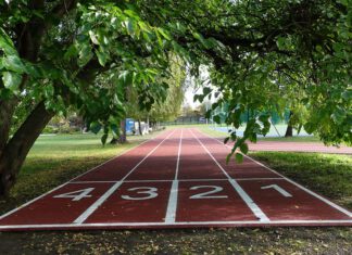 początek bieżni z cyframi 1 2 3 4