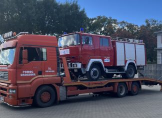 wóz strażacki na lawecie