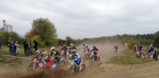 zawodnicy w czasie wyścigu cross-country