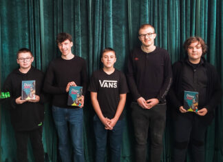 nagrodzeni uczniowie - 5 chłopaków