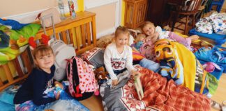 Przedszkolaki w śpiworach