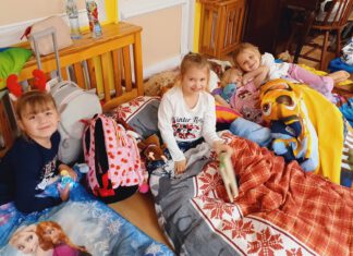 Przedszkolaki w śpiworach