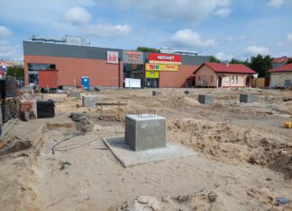 prace na targowisku miejskim