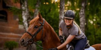 dziewczyna na koniu
