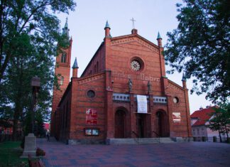Postępowanie zakupowe na realizację Inwestycji pn. Naprawa i konserwacja przeszkleń witraży znajdujących się w prezbiterium kościoła parafialnego pw. Świętej Trójcy w Kwidzynie