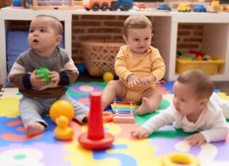 dzieci w żłobku