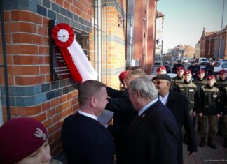 Tablica upamiętniająca 24 Pułk Łączności