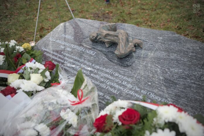 Odsłonięcie tablicy pamiątkowej bł. ks. Jerzego Popiełuszki