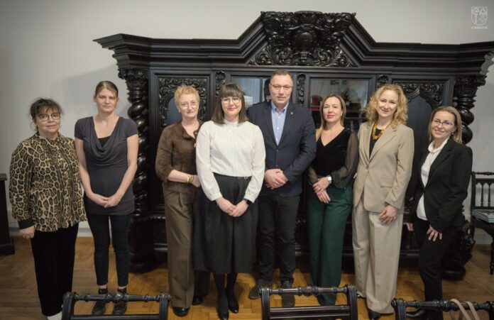 23122024-Awanse_Nauczycieli_fot.NCesarz_9 Nauczyciele odebrali awanse zawodowe