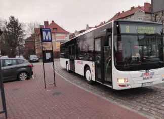 Autobu na przystanku w Kwidzynie
