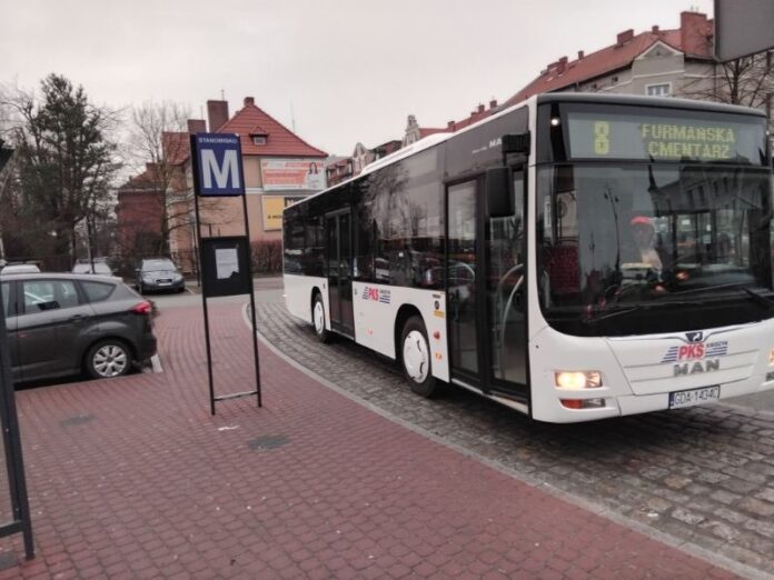 Autobu na przystanku w Kwidzynie