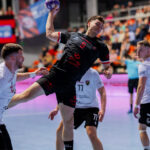 Zawodnicy piłki ręcznej MMTS Kwidzyn i Piotrkowianina podczas meczu