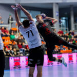 Zawodnicy piłki ręcznej MMTS Kwidzyn i Piotrkowianina podczas meczu