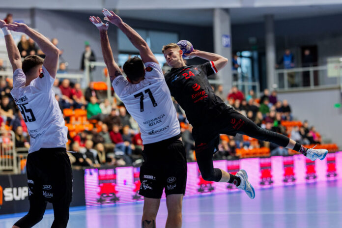 2025.02.15 Fot. Mateusz Falkiewicz Energa MMTS Kwidzyn (2) Zawodnicy piłki ręcznej MMTS Kwidzyn i Piotrkowianina podczas meczu