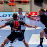 Zawodnicy piłki ręcznej MMTS Kwidzyn i Piotrkowianina podczas meczu