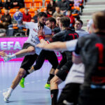 Zawodnicy piłki ręcznej MMTS Kwidzyn i Piotrkowianina podczas meczu