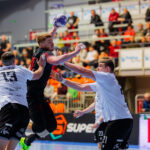 Zawodnicy piłki ręcznej MMTS Kwidzyn i Piotrkowianina podczas meczu