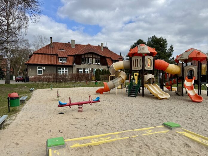 2025.04.12 Miłosna Plac zabaw (4)