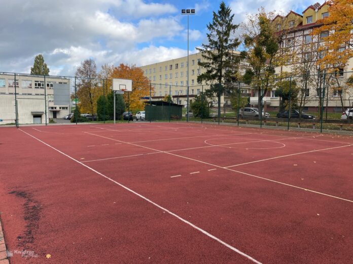 2024.10.23 Orlik ul. Kamienna fot. MS (14) Orlik przy SP5 na ul. Kamiennej