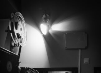 Wyjątkowa premiera filmu „Zamach na Papieża” w Kwidzynie, zakończona spotkaniem autorskim z kompozytorem Danielem Bloomem.