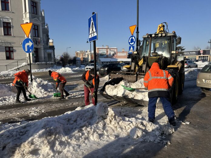 2026.01.20 Odśnieżanie. Biblioteka f. M. Samp (28)